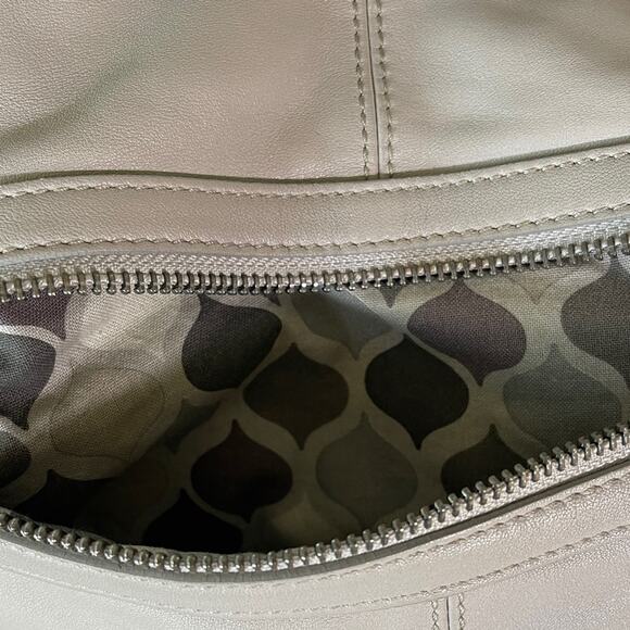 HOBO Elegant Taupe Leather Tote - Picture 5 of 14